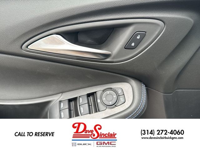 Buick Encore GX Vehicle Full-screen Gallery Image 13
