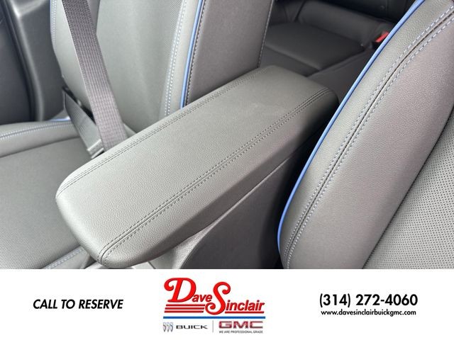 Buick Encore GX Vehicle Full-screen Gallery Image 20