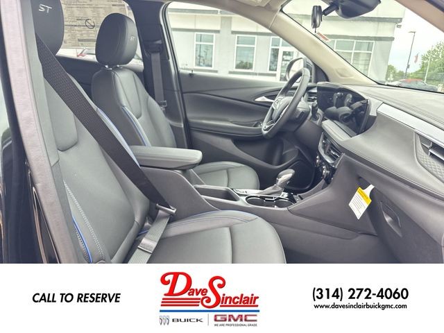 Buick Encore GX Vehicle Full-screen Gallery Image 23