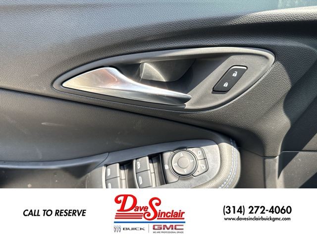 Buick Encore GX Vehicle Full-screen Gallery Image 13