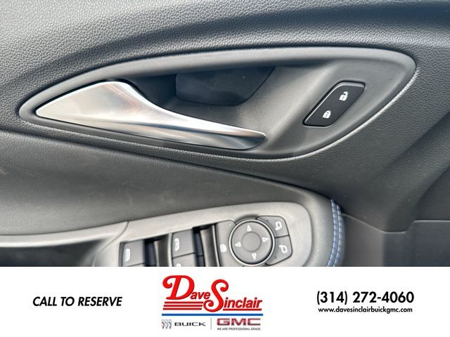 Buick Encore GX Vehicle Full-screen Gallery Image 13