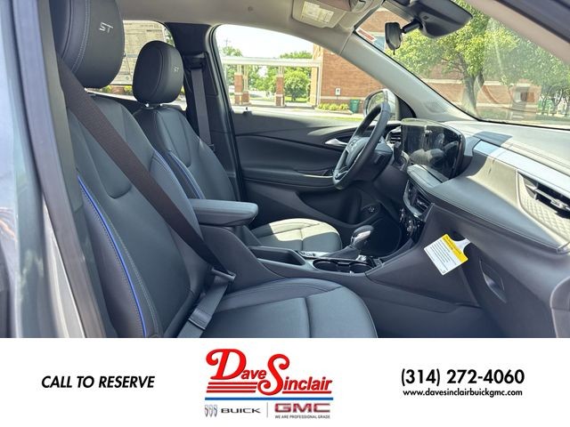 Buick Encore GX Vehicle Full-screen Gallery Image 23