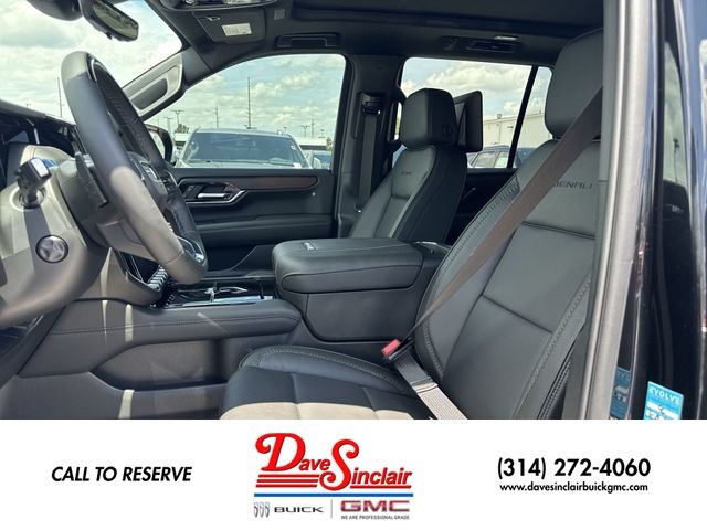 GMC Yukon Vehicle Full-screen Gallery Image 11