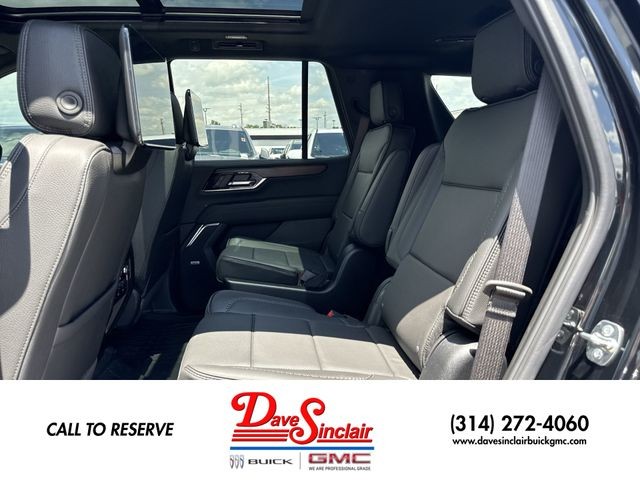 GMC Yukon Vehicle Full-screen Gallery Image 23
