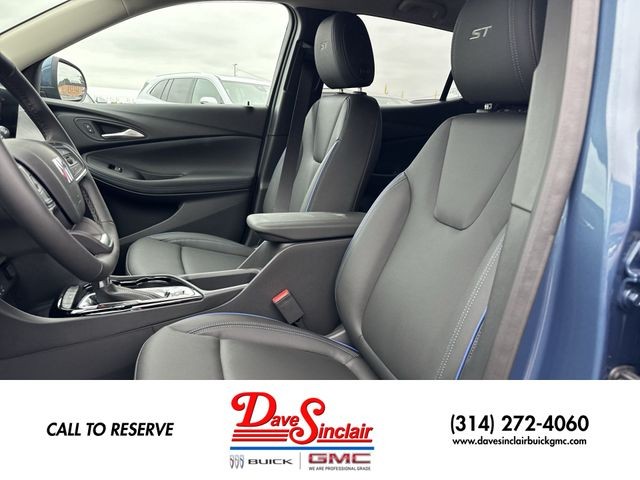 Buick Encore GX Vehicle Full-screen Gallery Image 11