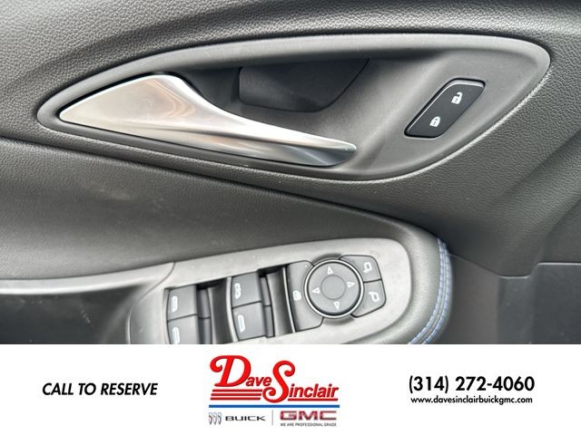 Buick Encore GX Vehicle Full-screen Gallery Image 13