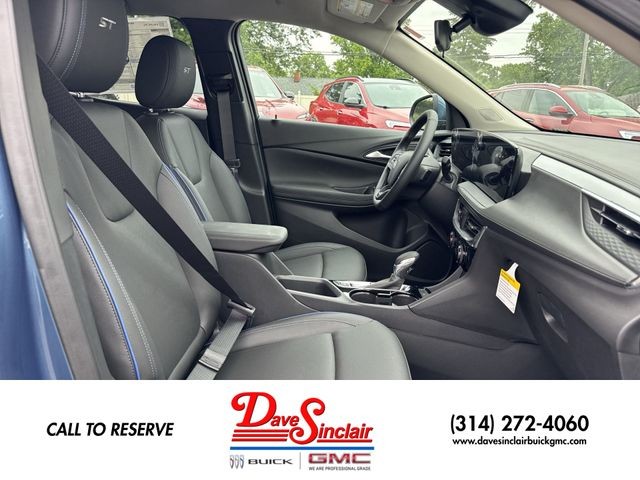 Buick Encore GX Vehicle Full-screen Gallery Image 23