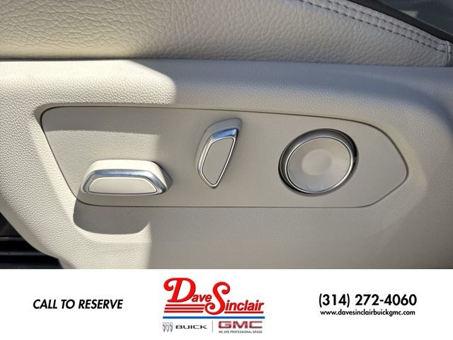 GMC Yukon Vehicle Full-screen Gallery Image 12