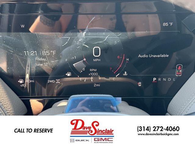 GMC Yukon Vehicle Full-screen Gallery Image 15