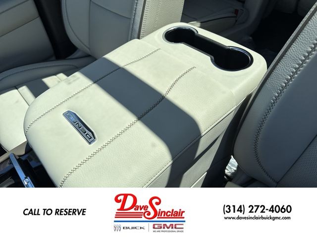 GMC Yukon Vehicle Full-screen Gallery Image 21