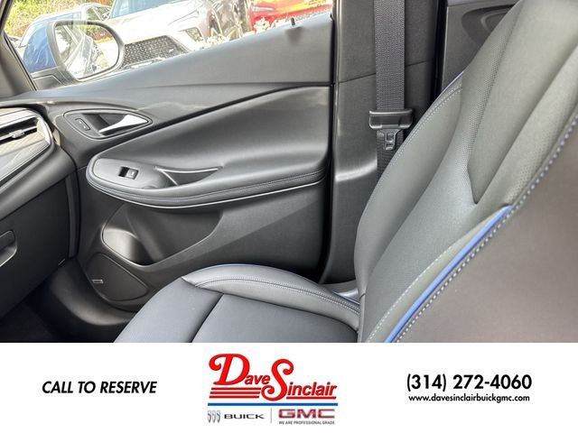 Buick Encore GX Vehicle Full-screen Gallery Image 12