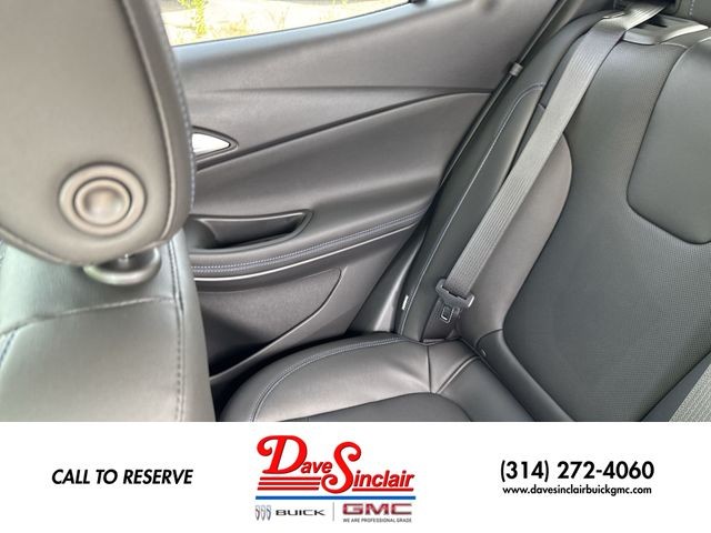 Buick Encore GX Vehicle Full-screen Gallery Image 13