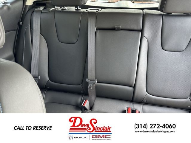 Buick Encore GX Vehicle Full-screen Gallery Image 14