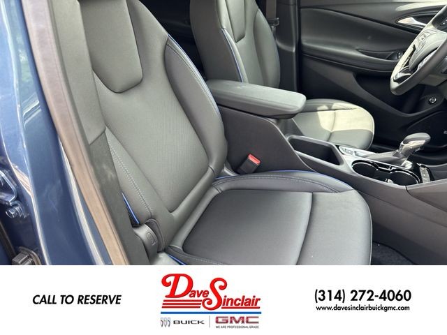 Buick Encore GX Vehicle Full-screen Gallery Image 31