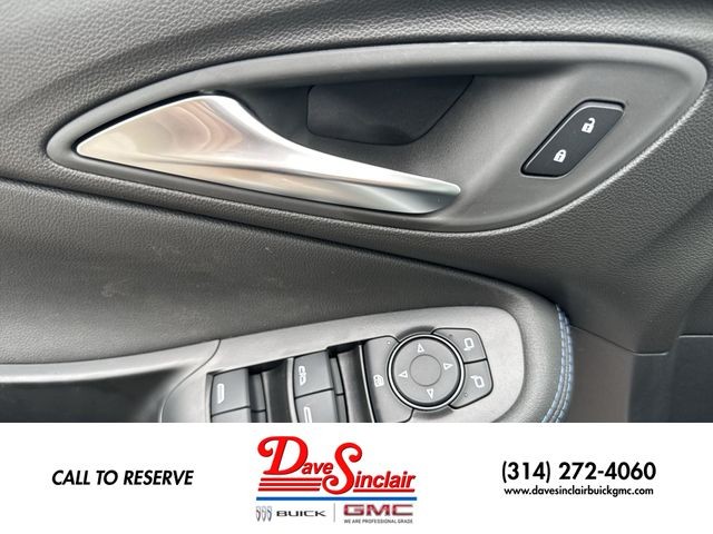 Buick Encore GX Vehicle Full-screen Gallery Image 13