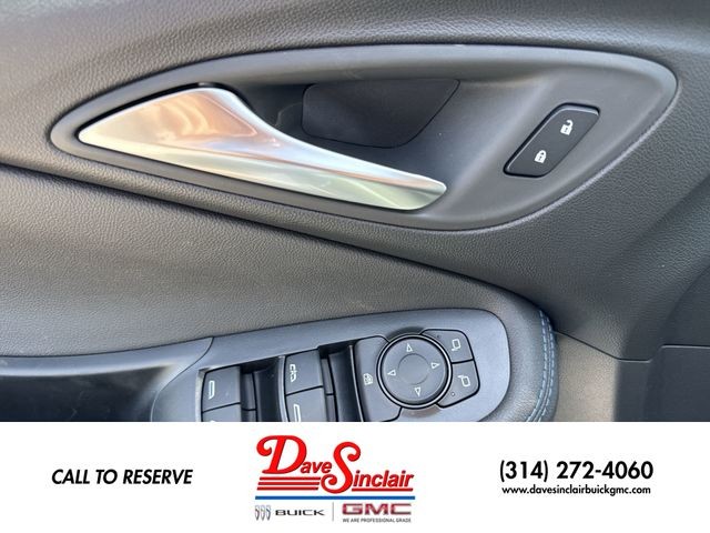 Buick Encore GX Vehicle Full-screen Gallery Image 13
