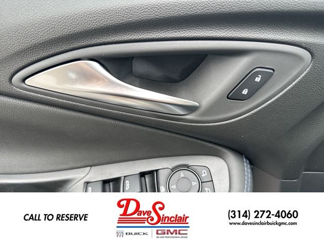Buick Encore GX Vehicle Full-screen Gallery Image 13