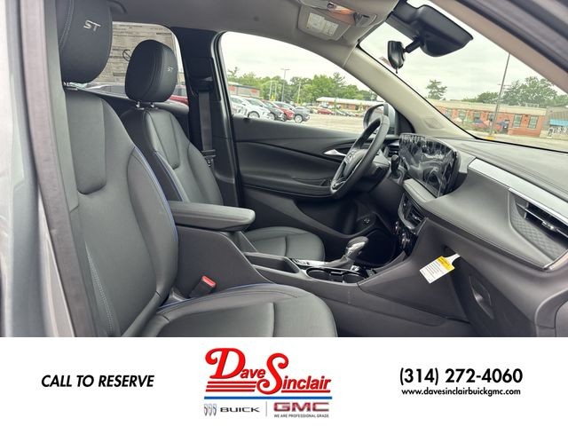 Buick Encore GX Vehicle Full-screen Gallery Image 23