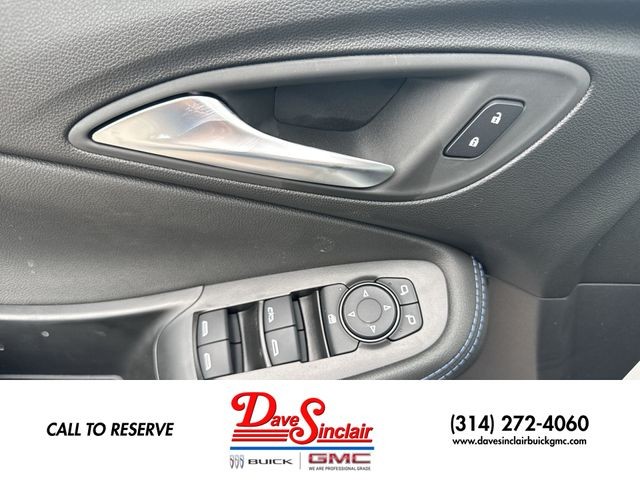 Buick Encore GX Vehicle Full-screen Gallery Image 13