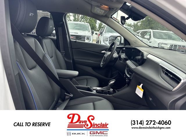Buick Encore GX Vehicle Full-screen Gallery Image 23
