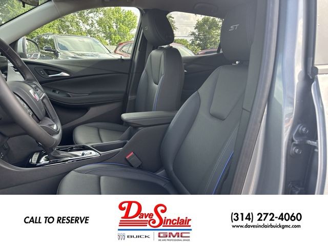 Buick Encore GX Vehicle Full-screen Gallery Image 11