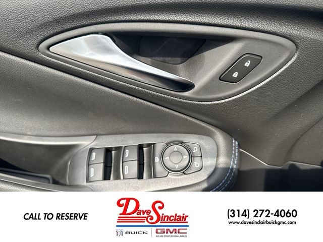 Buick Encore GX Vehicle Full-screen Gallery Image 13