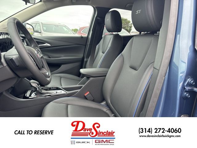 Buick Encore GX Vehicle Full-screen Gallery Image 11