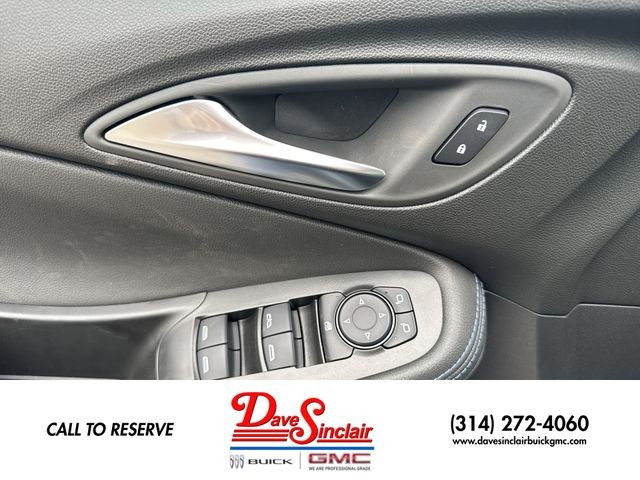Buick Encore GX Vehicle Full-screen Gallery Image 13