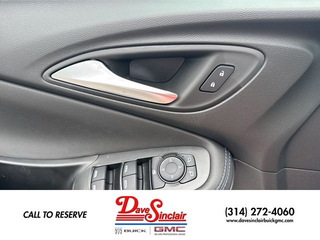 Buick Encore GX Vehicle Full-screen Gallery Image 13