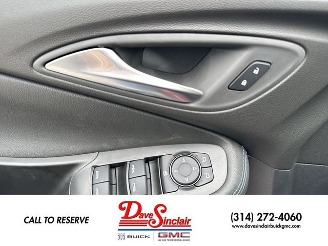 Buick Encore GX Vehicle Full-screen Gallery Image 13