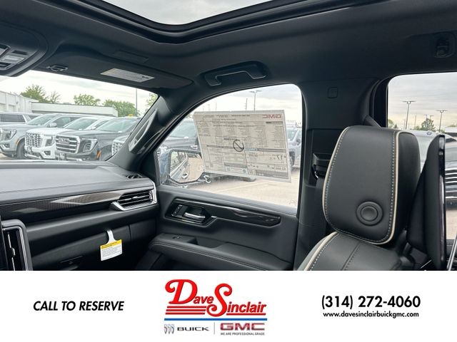 GMC Yukon Vehicle Full-screen Gallery Image 12