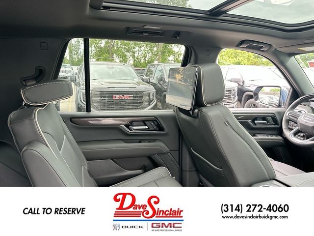 GMC Yukon Vehicle Full-screen Gallery Image 15