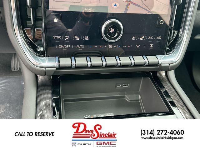 GMC Yukon Vehicle Full-screen Gallery Image 27