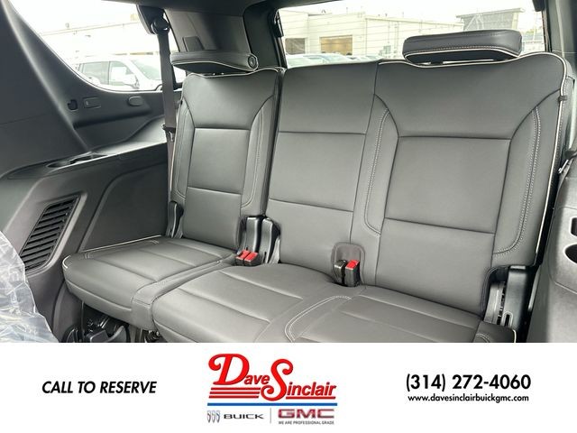 GMC Yukon Vehicle Full-screen Gallery Image 32