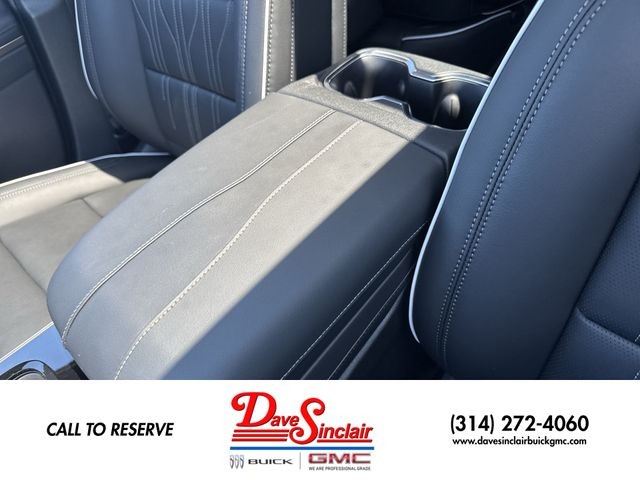Buick Enclave Vehicle Full-screen Gallery Image 21