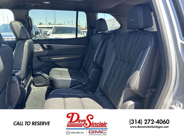 Buick Enclave Vehicle Full-screen Gallery Image 23