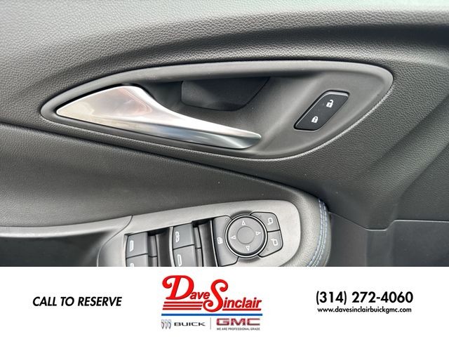 Buick Encore GX Vehicle Full-screen Gallery Image 13