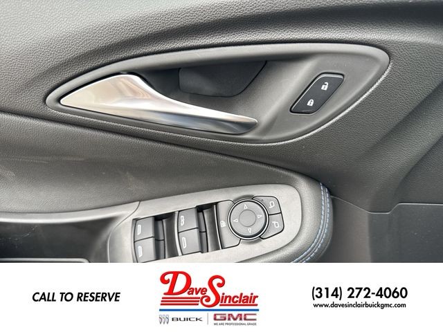 Buick Encore GX Vehicle Full-screen Gallery Image 13