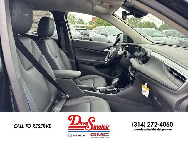Buick Encore GX Vehicle Full-screen Gallery Image 23