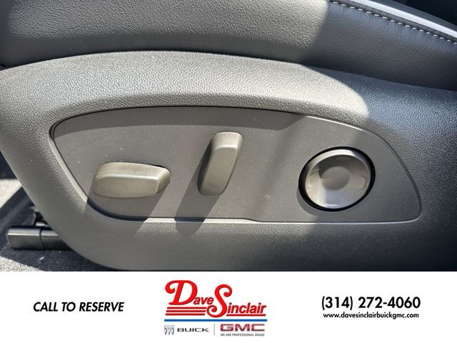 Buick Enclave Vehicle Full-screen Gallery Image 12