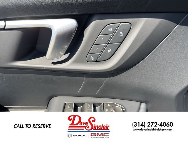 Buick Enclave Vehicle Full-screen Gallery Image 13