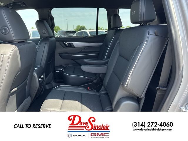 Buick Enclave Vehicle Full-screen Gallery Image 22