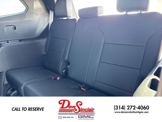 Buick Enclave Vehicle Full-screen Gallery Image 23
