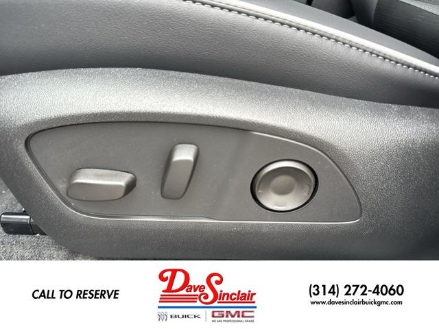 Buick Enclave Vehicle Full-screen Gallery Image 12