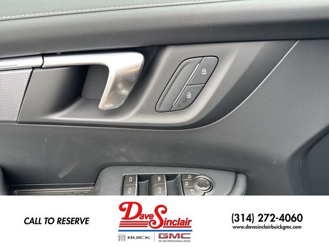 Buick Enclave Vehicle Full-screen Gallery Image 13