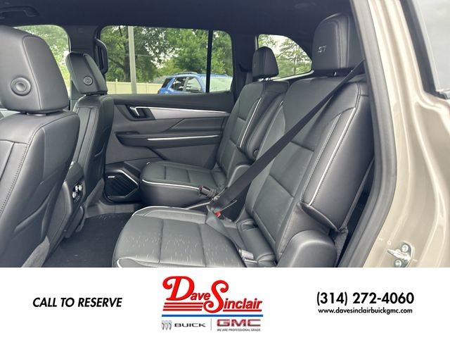 Buick Enclave Vehicle Full-screen Gallery Image 22