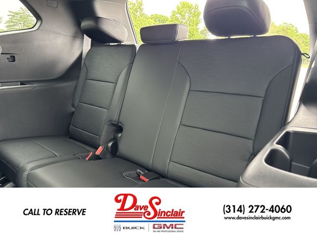 Buick Enclave Vehicle Full-screen Gallery Image 23