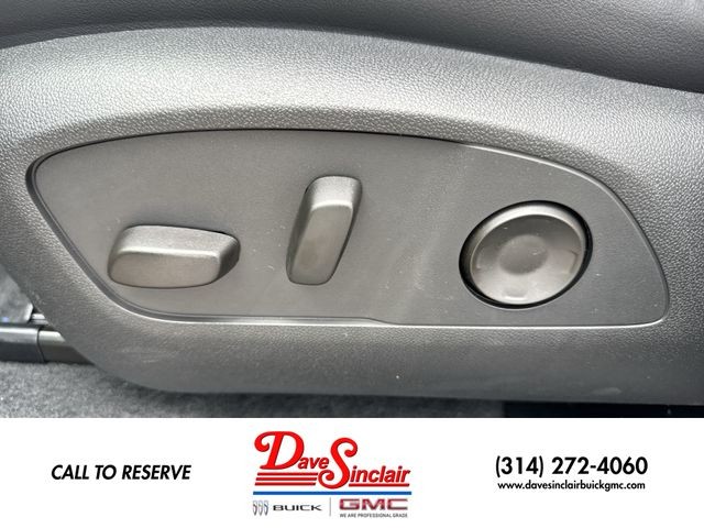 Buick Enclave Vehicle Full-screen Gallery Image 12