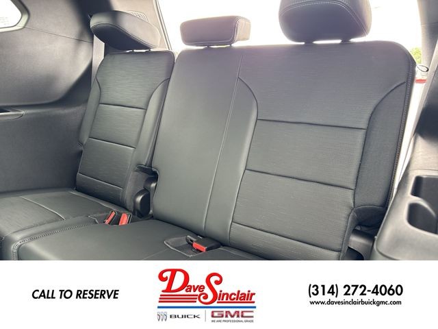 Buick Enclave Vehicle Full-screen Gallery Image 23