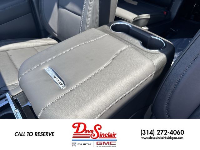 GMC Yukon XL Vehicle Full-screen Gallery Image 21